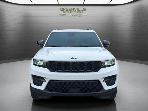 New 2025 Jeep Grand Cherokee Altitude RWD image 11