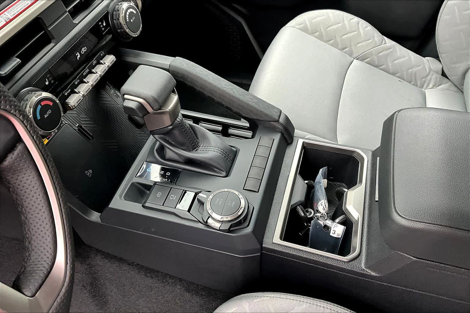Used 2025 Toyota Tacoma SR5 AWD/4WD image 7
