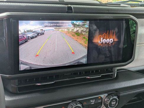 Certified 2025 Jeep Wrangler Unlimited Sahara w/ Safety Group AWD/4WD image 24