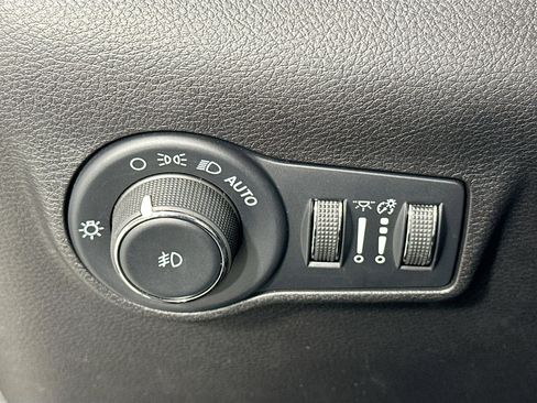 Used 2022 Jeep Compass Altitude FWD image 10