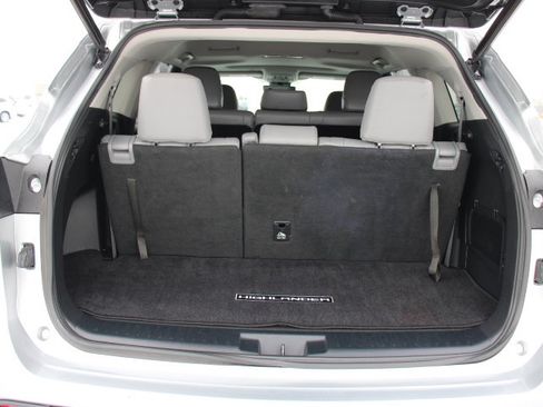 Certified 2022 Toyota Highlander XLE image 16