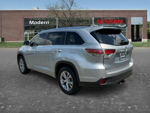Used 2015 Toyota Highlander XLE FWD image 2