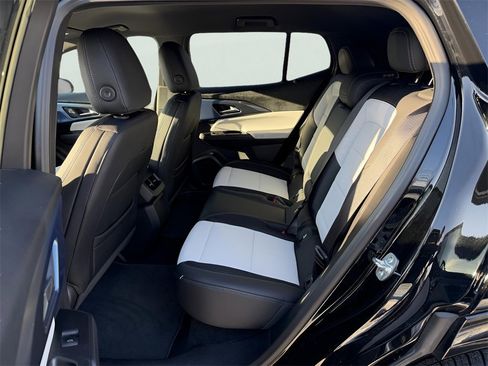 Used 2025 Chevrolet Equinox EV LT image 33