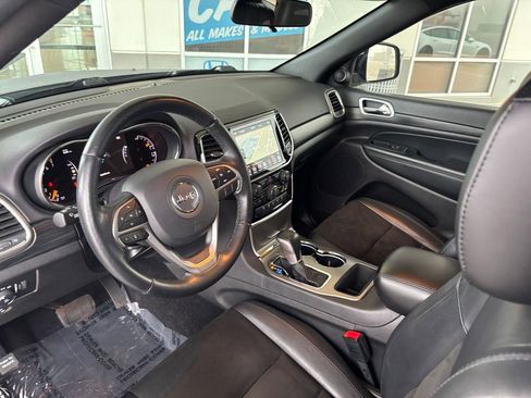 Used 2021 Jeep Grand Cherokee Laredo X image 9