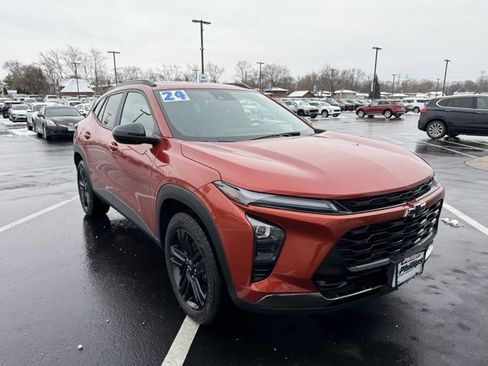 Used 2024 Chevrolet Trax ACTIV w/ Sunroof Package image 3