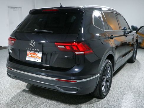 Used 2022 Volkswagen Tiguan SE w/ Panoramic Sunroof Package AWD/4WD image 7