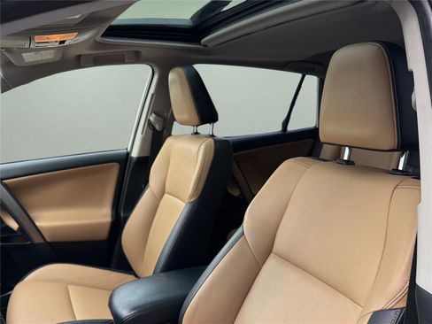 Used 2018 Toyota RAV4 Limited image 37