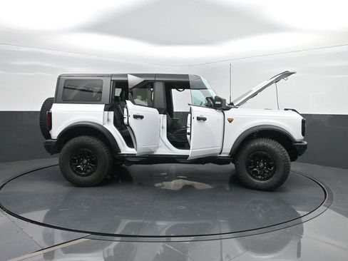 Used 2022 Ford Bronco Badlands image 47