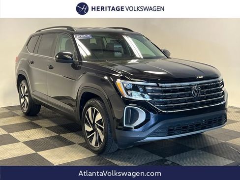 Certified 2025 Volkswagen Atlas SE image 1
