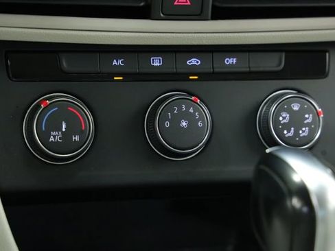 Used 2019 Volkswagen Jetta S image 19