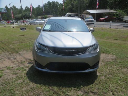Used 2018 Chrysler Pacifica Touring Plus w/ S Appearance Package FWD image 3