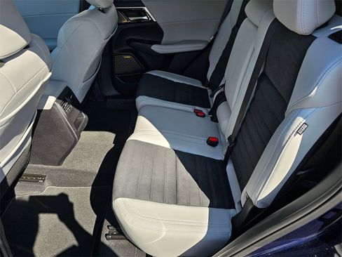 New 2025 Mitsubishi Outlander SE image 5