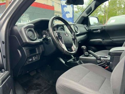 Used 2019 Toyota Tacoma TRD Off-Road AWD/4WD image 18
