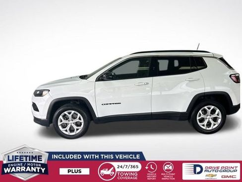 Used 2024 Jeep Compass Latitude AWD/4WD image 5