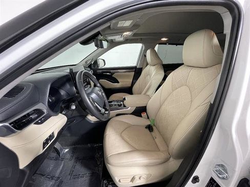 Used 2023 Toyota Highlander Platinum AWD/4WD image 9
