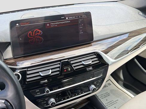 Used 2021 BMW 540i w/ Premium Package RWD image 28