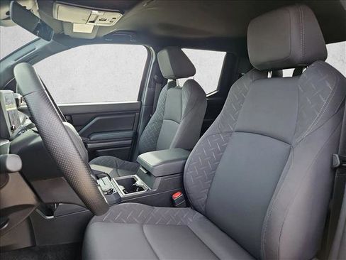 Used 2025 Toyota Tacoma SR5 AWD/4WD image 16
