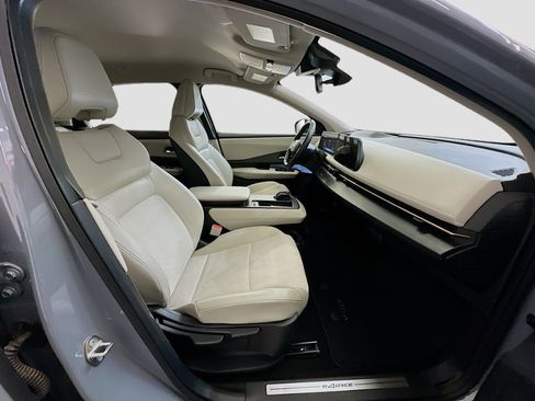Used 2024 Nissan Ariya AWD image 32