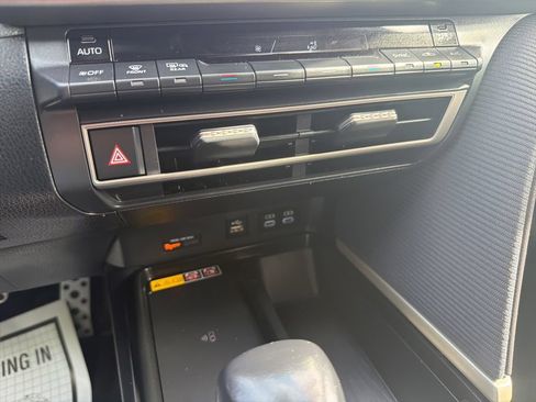 Used 2025 Toyota Camry SE FWD image 17