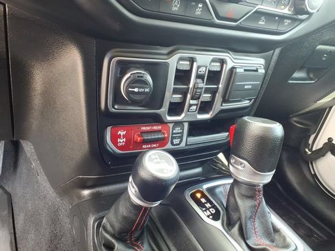 Used 2023 Jeep Gladiator Rubicon w/ Cold Weather Group AWD/4WD image 31