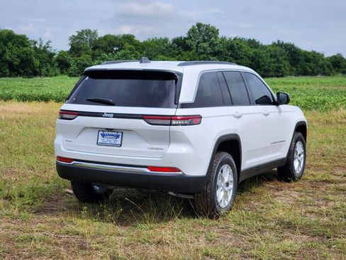 New 2026 Jeep Grand Cherokee Laredo AWD/4WD image 4