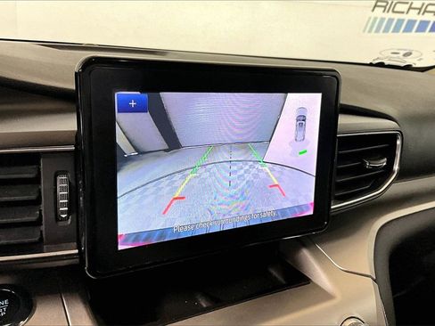Used 2022 Ford Explorer XLT w/ Equipment Group 202A image 17