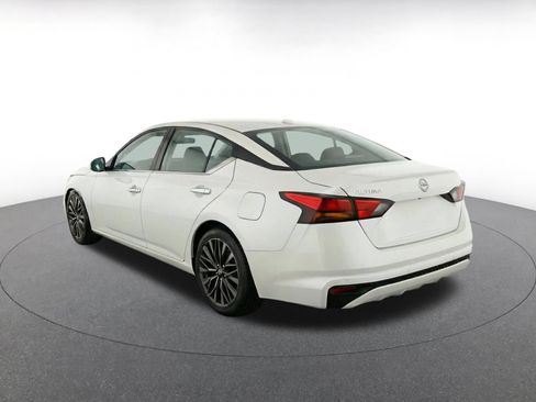 Used 2025 Nissan Altima 2.5 SV FWD image 5