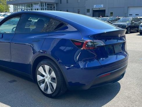 Used 2023 Tesla Model Y Long Range AWD/4WD image 5