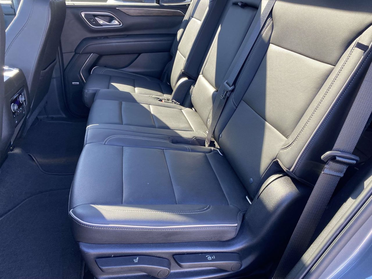 Used 2021 Chevrolet Tahoe Premier w/ Premium Package RWD image 23