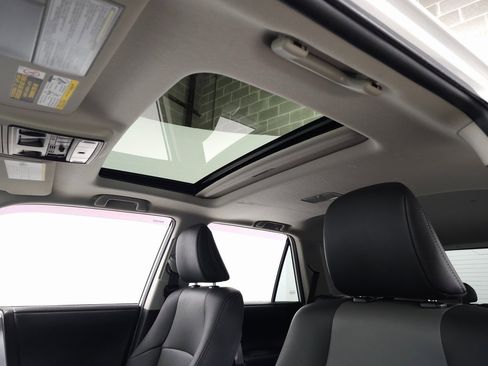 Used 2019 Toyota 4Runner SR5 Premium image 17