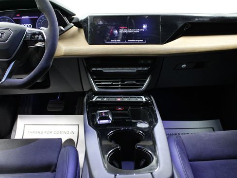 Used 2023 Audi e-tron GT Premium Plus image 17