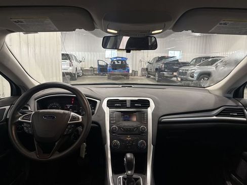 Used 2015 Ford Fusion SE FWD image 4