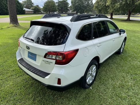Used 2015 Subaru Outback 2.5i Premium AWD/4WD image 3