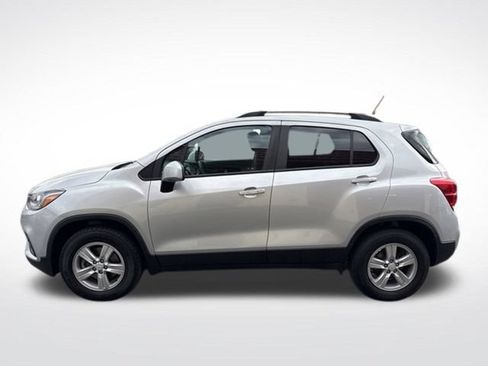 Used 2022 Chevrolet Trax LT w/ Driver Confidence Package AWD/4WD image 3