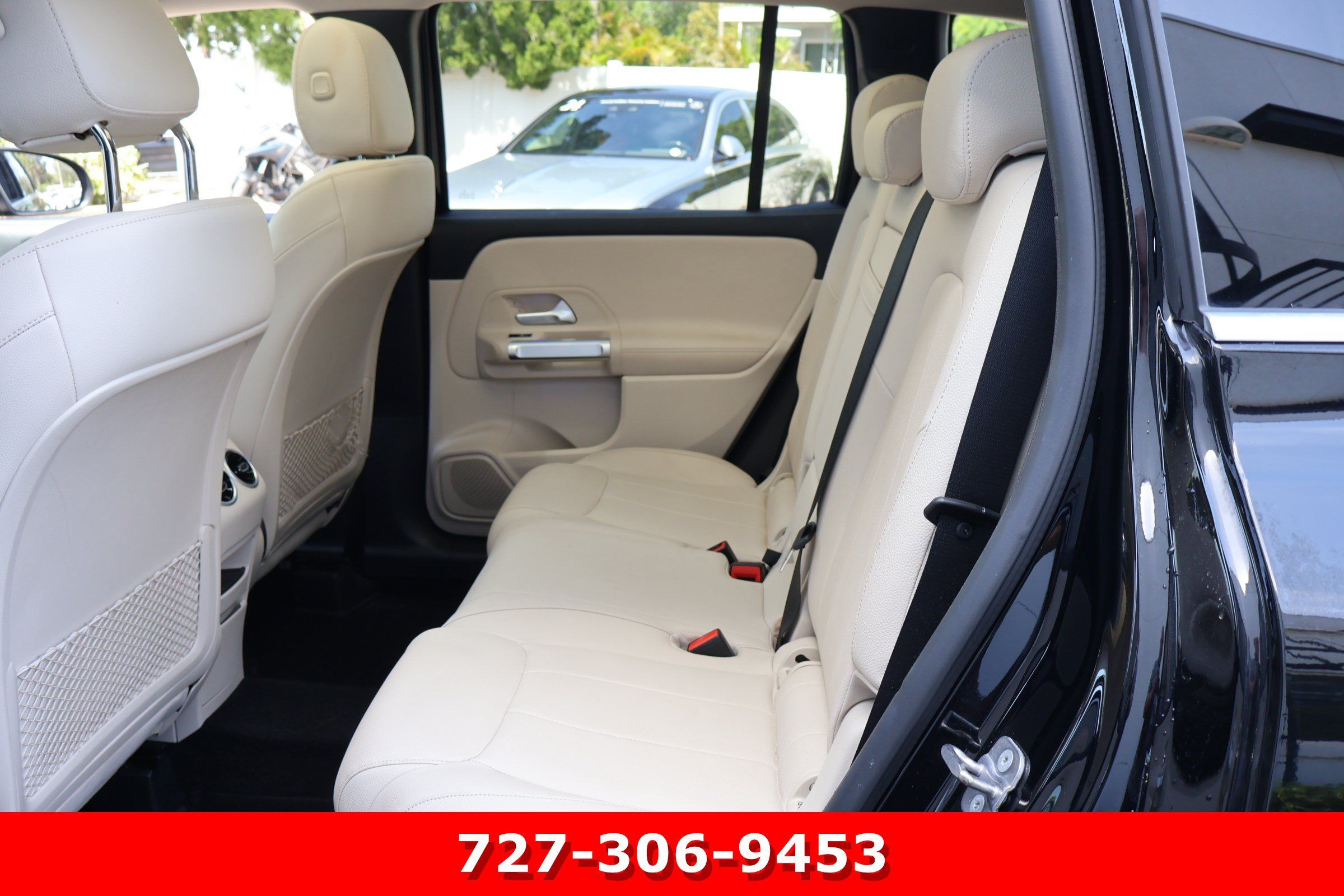 Used 2023 Mercedes-Benz GLB 250 4MATIC w/ Premium Package image 15