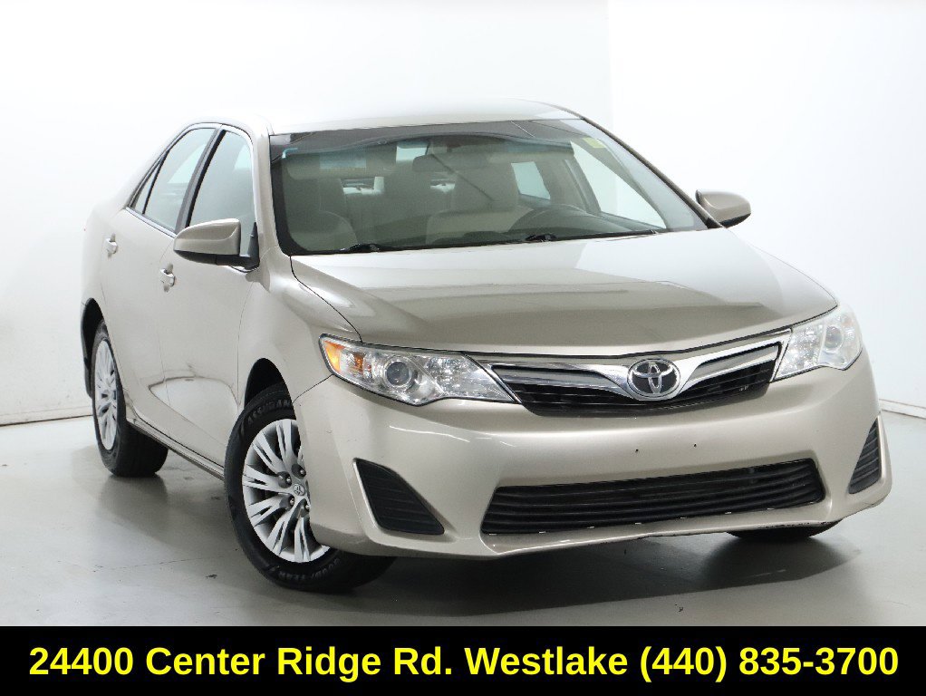 Used 2014 Toyota Camry LE FWD image 2