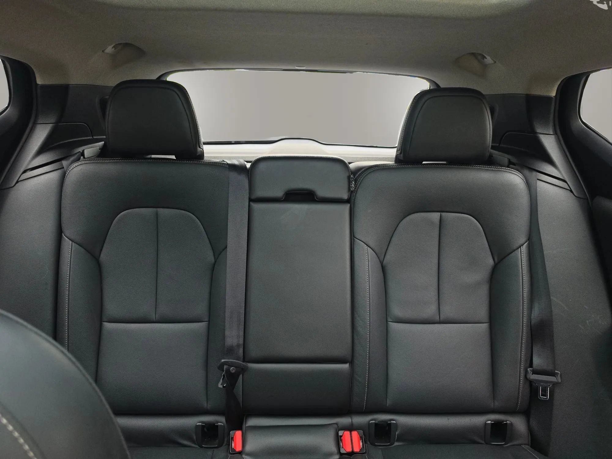Used 2019 Volvo XC40 T5 Momentum AWD/4WD image 13