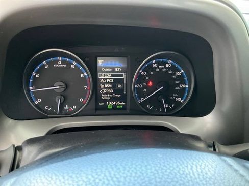 Used 2018 Toyota RAV4 XLE AWD/4WD image 9