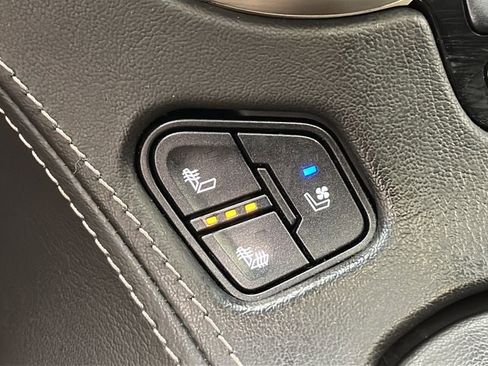 Used 2018 GMC Yukon XL Denali w/ Open Road Package AWD/4WD image 24