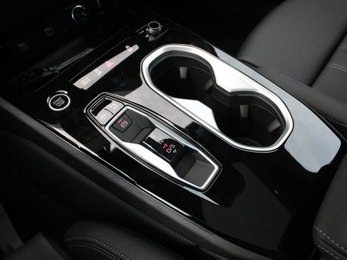 New 2026 Audi A6 Premium Plus AWD/4WD image 18