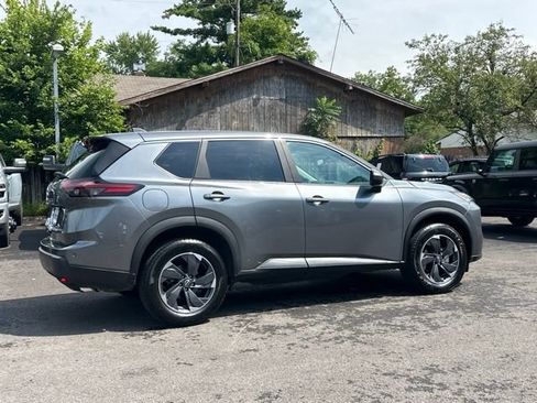 Used 2025 Nissan Rogue SV FWD image 17