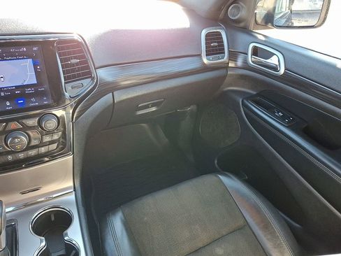 Used 2019 Jeep Grand Cherokee Altitude image 17