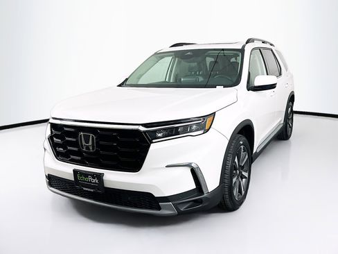 Used 2023 Honda Pilot Touring image 3