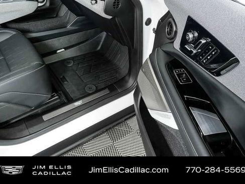 Used 2025 Cadillac Optiq Luxury 2 w/ LPO, Floor Liner Package AWD/4WD image 24