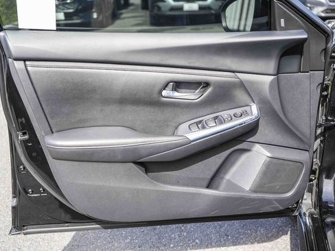 Used 2024 Nissan Sentra SR FWD image 25