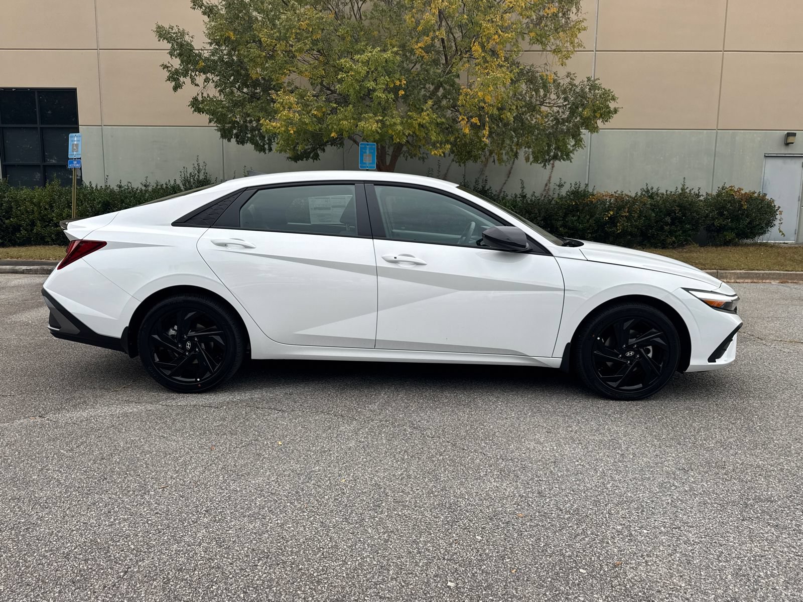 Used 2026 Hyundai Elantra Sport FWD image 4