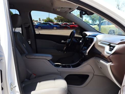 Used 2020 GMC Acadia SLT w/ LPO, Cargo Package FWD image 32