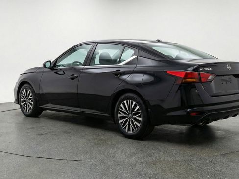Used 2025 Nissan Altima 2.5 SV FWD image 6