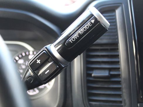 Used 2023 Nissan Titan SV RWD image 25