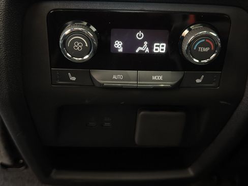 Used 2026 Chevrolet Traverse RS AWD/4WD image 13